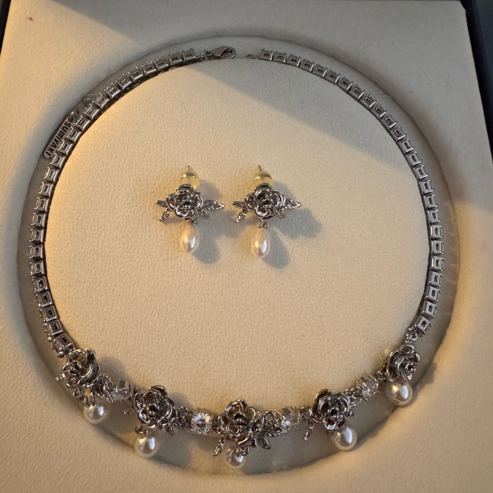 Elegant Rose Costume Pearl Necklace and Earring Set